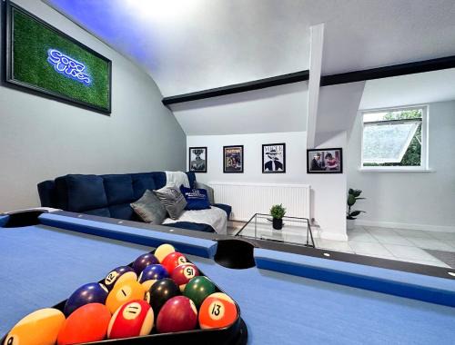 Pentre Wohnung | Sleek Skyward Serenity 2bed W Pool Table - Ystrad