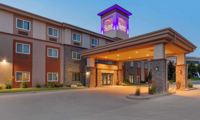 Bismarck Hotel | Sleep Inn & Suites Bismarck I-94
