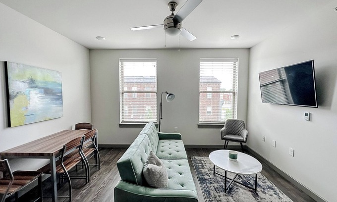 North Little Rock Wohnung | Sleepover: Vibrant 1BD/1BA + Gym - Little Rock