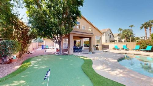 Chandler Haus | Sleeps 10 Heated Pool Putt Putt Dogs Welcome