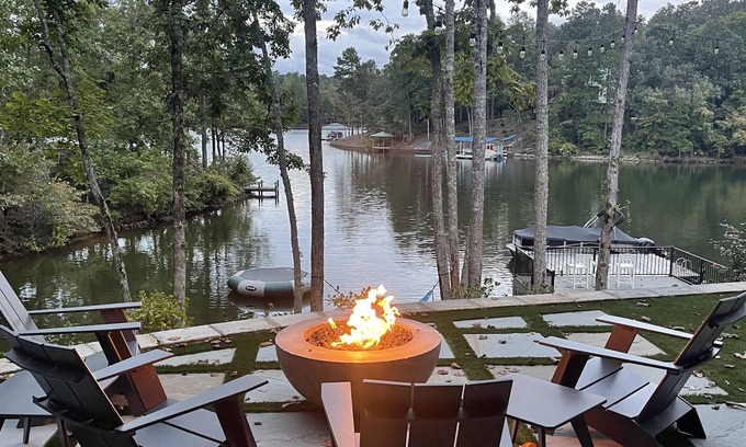 Wedowee Haus | Sleeps 12. 3 private bedrooms, bunkroom. Sidewalk to dock, no steps Water toys