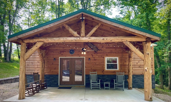 Blissfield Kabine | Sleeps 6, forested seclusion, wildlife galore!