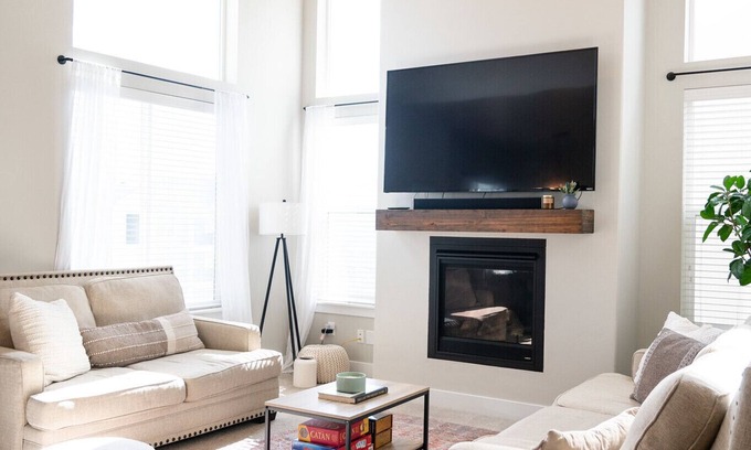 Herriman Haus | ⭐️Sleeps 7⭐️ Pool and workout room access⭐️