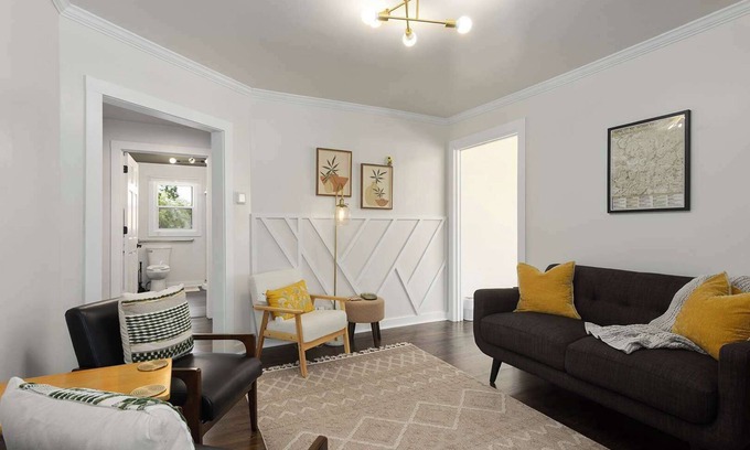 Lee's Summit Haus | Walk to Downtown,King Beds,Accessible Home!Arcade