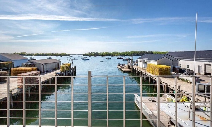 Friendship Haus | Sloop Days at Naughty Pine, An Oceanfront Retreat