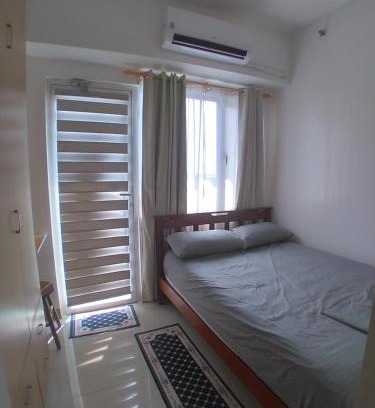 Las Pinas Wohnung | SM South Residences, 1 bedroom with balcony.