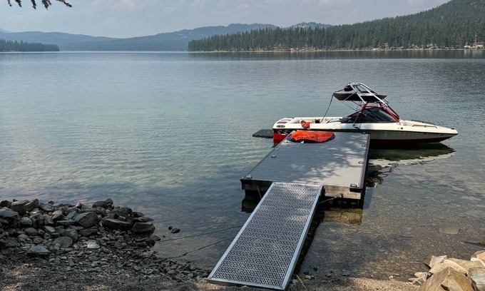 Marion Kabine | Small waterfront cabin with private dock on beautiful McGregor Lake