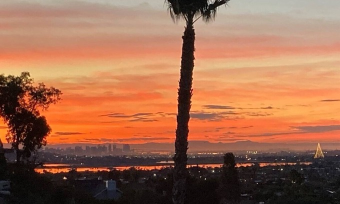 La Jolla Mesa Haus | Smashing Recently-Built Ocean/Bay/City Views