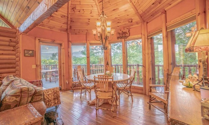 Dandridge Haus | Smoke Rise Lodge · Lake Front, Luxury Cabin, Hot Tub,