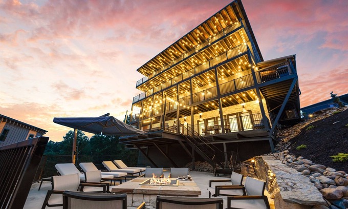 Wears Valley Kabine | Smoky Mtn Ultra Luxury Cabin, PS5, Pool Table, Waterpark, 8Bsleeps26, IndoorPool