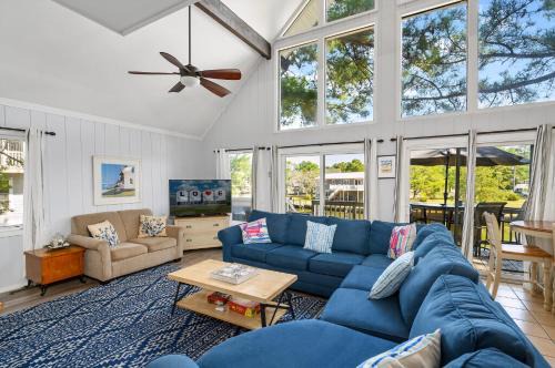 Deep Hole Haus | Smooth Sailing