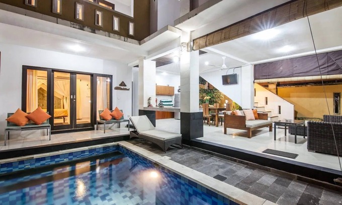 Legian City-Centre Villa | SMV. 10-BR · BR10BR Pool Prime Area Strand und Geschäfte zu Fuß erreichbar