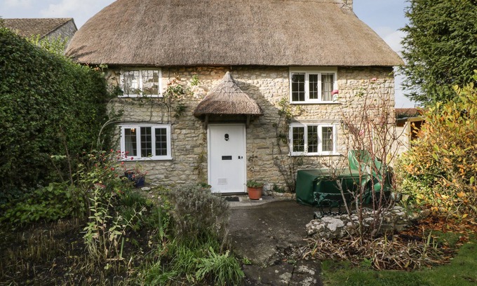 Sherborne Hütte | SNOWDROP COTTAGE, family friendly, with open fire in Milborne Port
