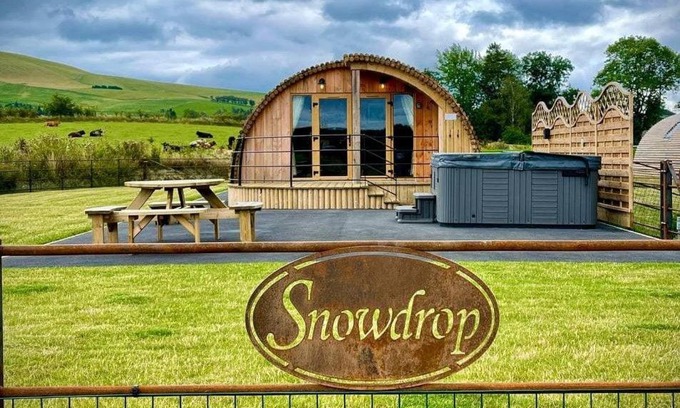 St Harmon Haus | Snowdrop