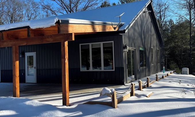 Conover Kabine | Snowmobiling Retreat