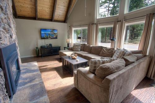 Black Bart Haus | Snowshoe Chalet cabin