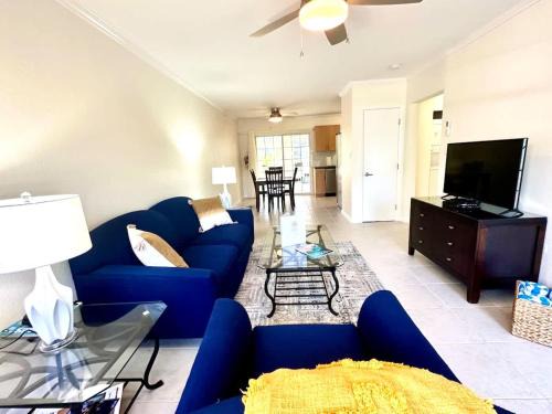 Seven Mile Beach Haus | Snug Harbour View Condo #5