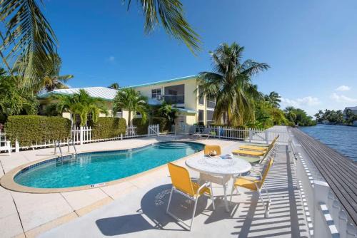 Seven Mile Beach Haus | Snug Harbour View Condo #4