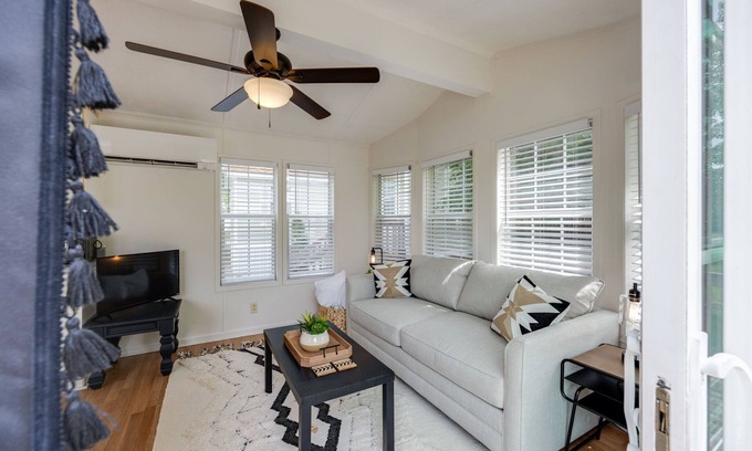 Monteagle Hütte | Snuggle Up in our Teddy Cottage! *New Listing*