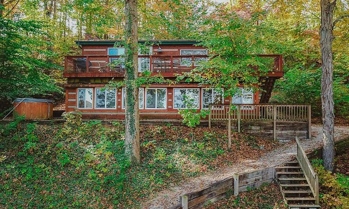 Heltonville Haus | Soaring Eagle Cabin