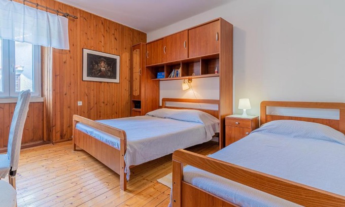 Cres Haus | Soba Cres