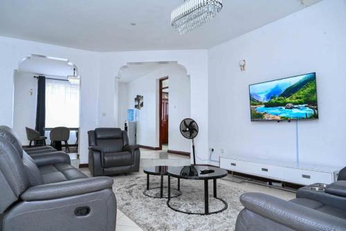 Kisumu Haus | Sofitel Executive 3 bedrooms all rooms ensuite own compound