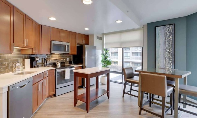 Ballston Wohnung | Sojourn | VA Square | 2 BR