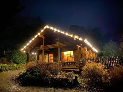 Aymestrey Wohnung | Solid Log Cabin With Private Hot Tub - Oak