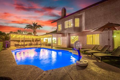 Chandler Haus | Solstice on Summit Family Retreat-Pool-Putt Grn-Sleeps 10