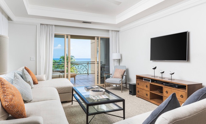Seven Mile Beach Eigentumswohnung | Sophisticated Ocean View Residence located at The Ritz-Carlton