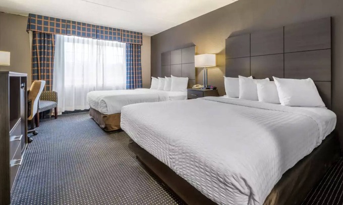 New Cumberland Haus | Sophisticated Room close to the State Capital