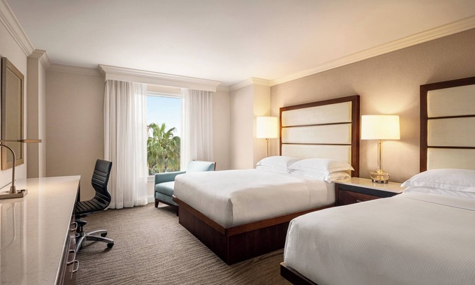 Park Shore Hotel | Sophisticated Suite with Shuttle to Clam Pass Beach