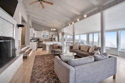 Wading River Haus | Soundview Beach House: 4BR,Panoramic Views 1.5hrsNYC