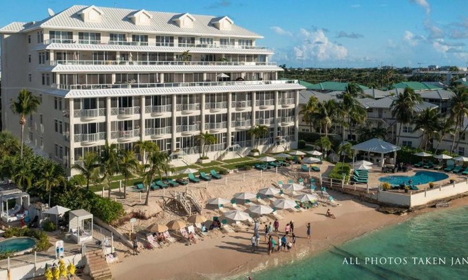 Seven Mile Beach Wohnung | South Bay Beach Club - Two Bedroom Beachfront Condos by Grand Cayman Villas & Condos