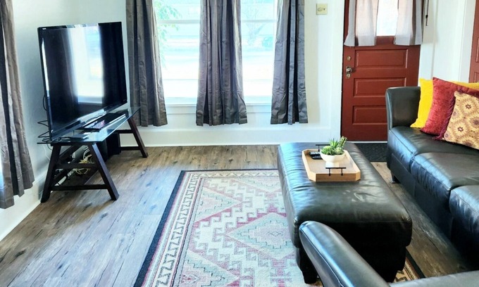 Baker City Haus | South East Bungalow 2bd/1bth 3-blocks to Main Street in Downtown