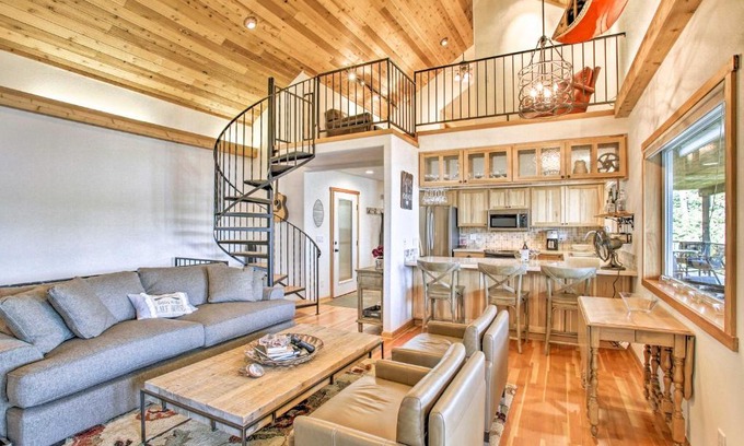 Worley Haus | South Lake Coeur dAlene Home with Dock and Kayaks!