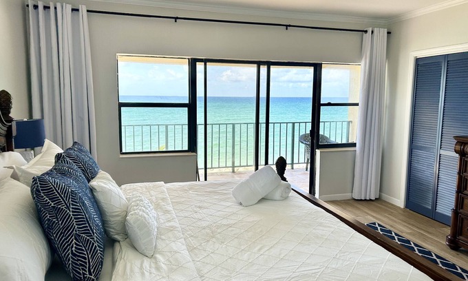 Bahamas Terrace Eigentumswohnung | South Pointe Villa - Luxurious 3BR Oceanfront Villa - Newly Renovated!