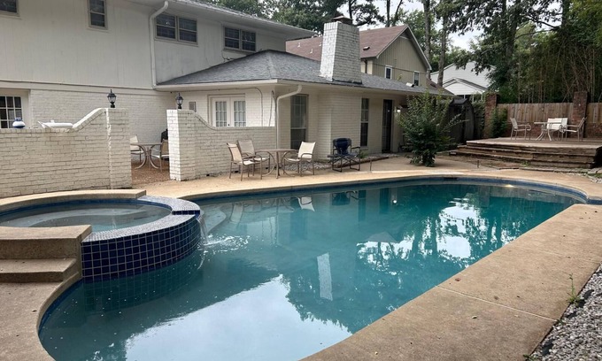 Cordova Haus | Southern-Inspired 5-BR Luxury Home with POOL & Jetted Tub - Simply Marvelous.