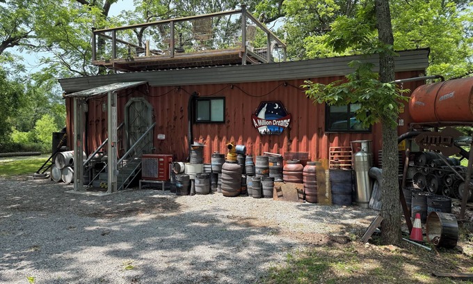 West Siloam Springs Kabine | Spaceship Cabin with rooftop deck.