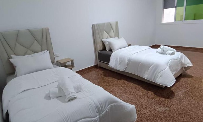 Branes Wohnung | Spacieuse 2 Br Apt Fast Wi-Fi