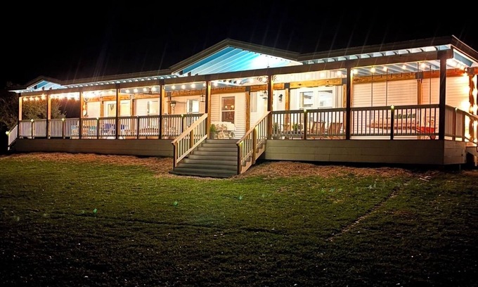 Clewiston Haus | Spacious 125 Acres Country House