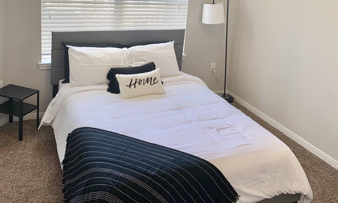 South Main Wohnung | Spacious 2 bedroom with pool view