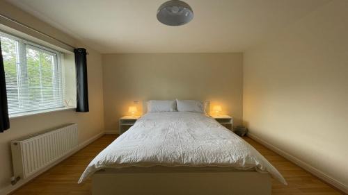 Stafford Wohnung | Spacious 2BD apartment in the Vibrant Stafford