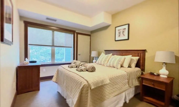 East Kootenay Eigentumswohnung | Spacious 3 Bdrm, 2 Bath Condo in Fernie! Walk to Downtown, Ski 6 mins away!