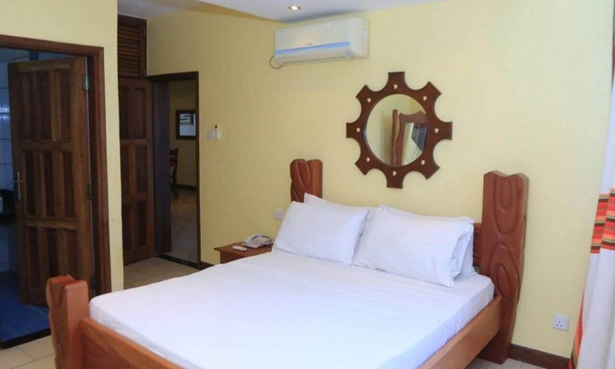 Bamburi Wohnung | Spacious 3-bedroom apartment with fitness room, WiFi in enchanting Mombasa
