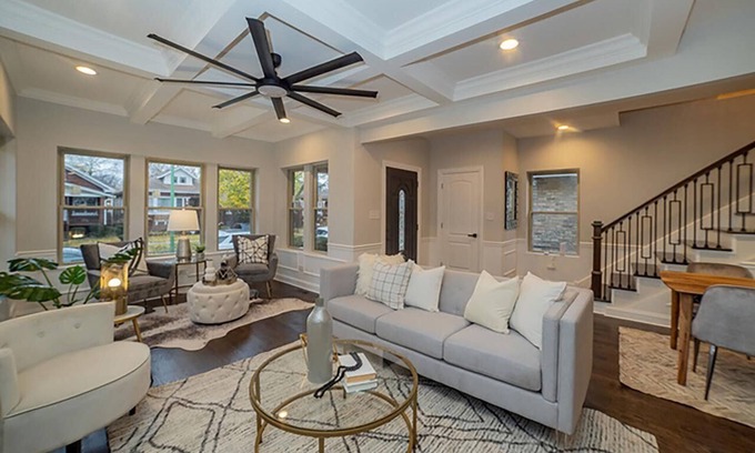 South Chicago Haus | Spacious 3 Level Home with 4 BDR/3 BA & full Kitchen