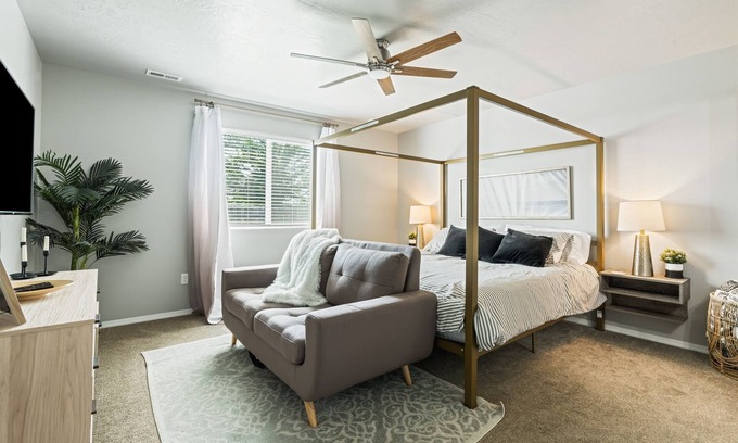 Nampa Haus | Spacious 3B, Split floorplan, Sleeps up to 11!