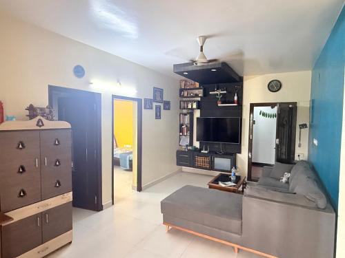 Palani Wohnung | Spacious 3BHK Mountain View -walk to palani temple