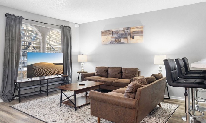 North University Wohnung | Spacious 3BR/2BA next to UT 9366