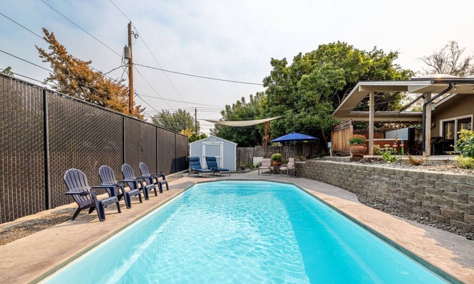 Wenatchee Haus | Spacious 3BR,8 guest, pool/2BA/Hot tub, SKI-SUN